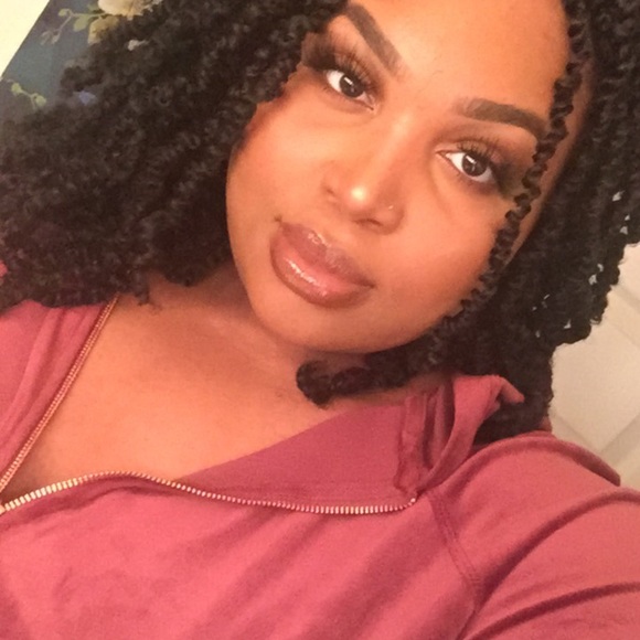 Meet your Posher, Christa✨ - Picture 3 of 3